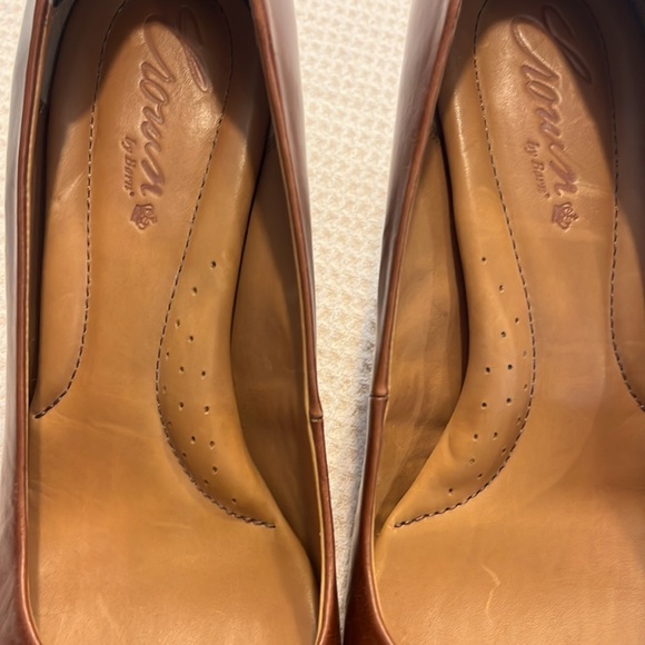 Brown pumps, size 9M, 3 in heel - Picture 8 of 9